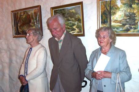 W wernisau uczestniczyli m. in.  czonkowie Klubu Seniora.
