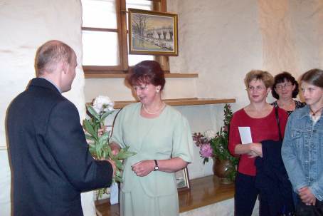 Gratulacje i kwiaty od Dyrektora MOK Leszka Marszaka.