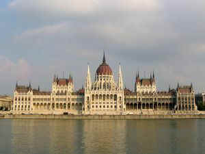 Budynek Parlamentu w Budapeszcie. www.wigipedia.org