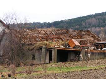 Cakowicie zniszczona stodoa w Bytomsku.