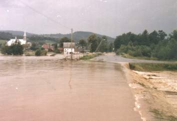 Powd 1997 - fala powodziowa w kcie Grnej.