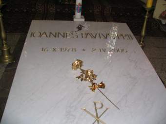 Replika Grobu Jana Pawa II.