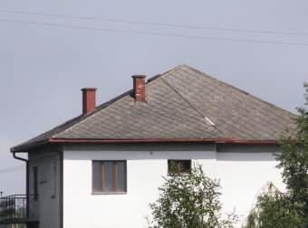 Eternitowe pokrycie dachu.