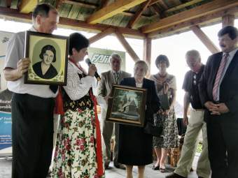 Nasza laureatka przekazaa w darze Muzeum W. Orkana dwa swoje obrazy.