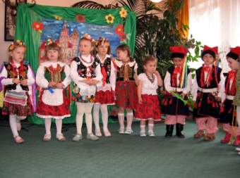 Przedszkolaki z kty Grnej  podczas wystpu w bocheskiej bibliotece.