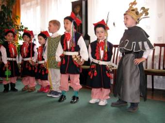 Przedszkolaki z kty Grnej  podczas wystpu w bocheskiej bibliotece.