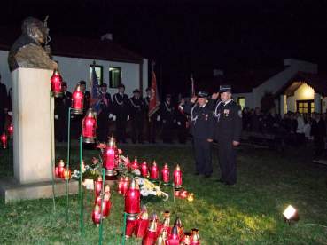 Modlitewne czuwanie przy pomniku Jana Pawa II w kcie Grnej.
