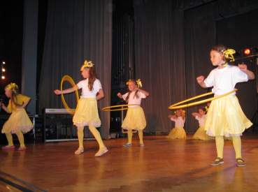 egociskie przedszkolaki na scenie Oratorium witej Kingi w Bochni.