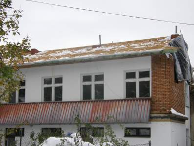 Modernizacja dachu na budynku Orodka Zdrowia.