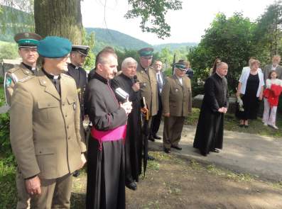 Modlitwa przy grobie ks. kapelana F. Juszczyka.