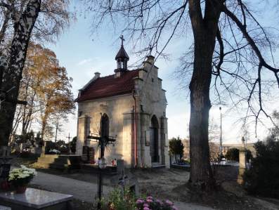 Odrestaurowana kaplica na cmentarzu parafialny w egocinie - 30.10.2010.
