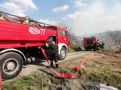 Akcja gaszenia poaru stodoy w kcie Grnej - 28.03.2011.