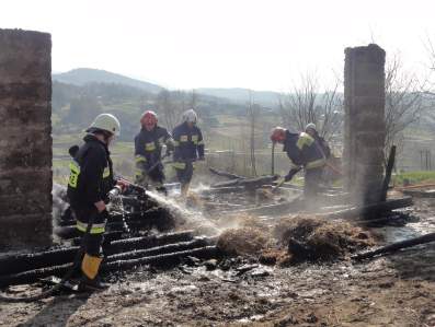  Akcja gaszenia poaru stodoy w kcie Grnej - 28.03.2011.