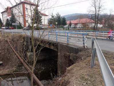 Most w egocinie nad Potokiem Saneckim (koo szkoy).