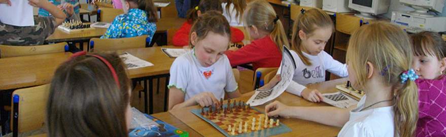 Zajcia szachowe w szkolnej wietlicy PSP w egocinie.