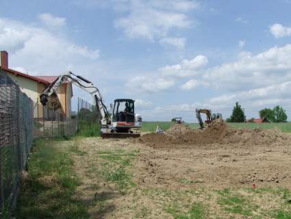 Pocztek budowy wielofunkcyjnego boiska w Bytomsku - 29.05.2012