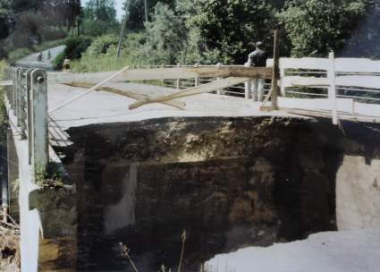 Zniszczony most w kcie Grnej.