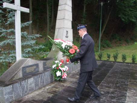 Uroczysto przy pomniku Ofiar II Wojny wiatowej w egocinie - 01.09.2012.