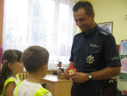 Spotkanie z policjantem w PSP w Rozdzielu.