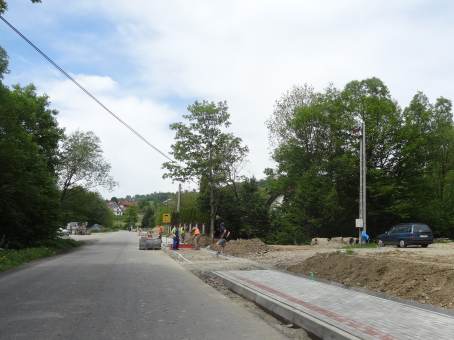 Budowa chodnika przy drodze gminnej w Rozdzielu.