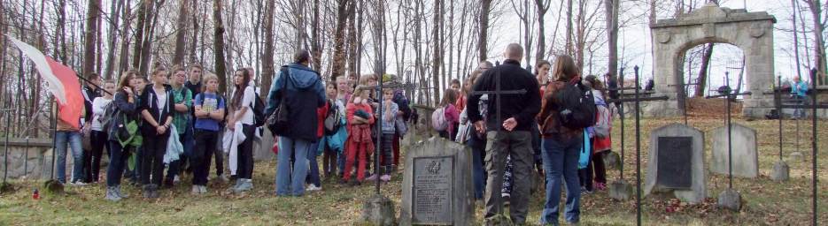 XVI Rajd "Szlakiem cmentarzy I wojny wiatowej" - dzie pierwszy - 08.11.2013 r. Na cmentarzu w Leszczynie.