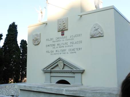 Na cmentarzu polskich onierzy w Loreto.