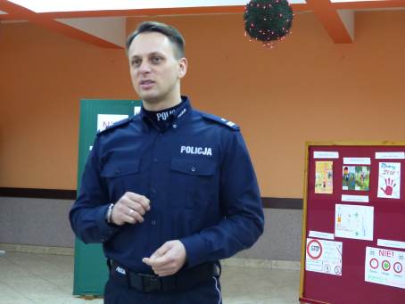 Przemawia Komendant Powiatowy Policji Mariusz Dymura.