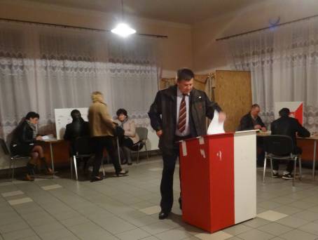 Gosowanie w Obwodowej Komisji Wyborczej nr 1 w kcie Grnej.