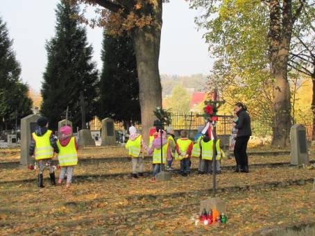 Uczniowie na egociskich cmentarzach wojennych - 30.10.2015 r.