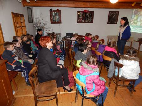 Uczniowie PSP w Bytomsku w Orodku Edukacji Regionalnej w Starym Winiczu.
