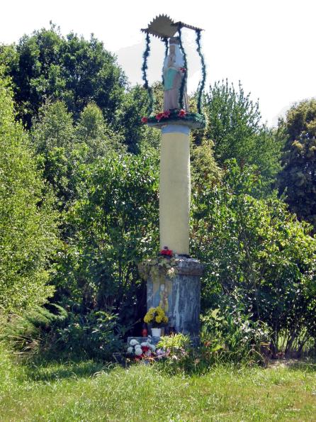 Kapliczka kolumnowa Matki Boskiej z 1863 roku w Łąkcie Górnej - widok z 2008 r.
