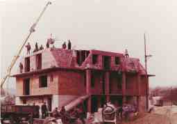 1987 r. - Budowa plebanii w kcie Grnej.