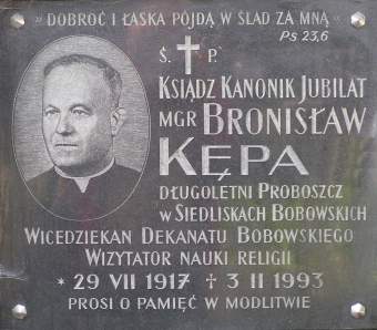 Tablica nagrona na grobie kpanw w Siedliskach.