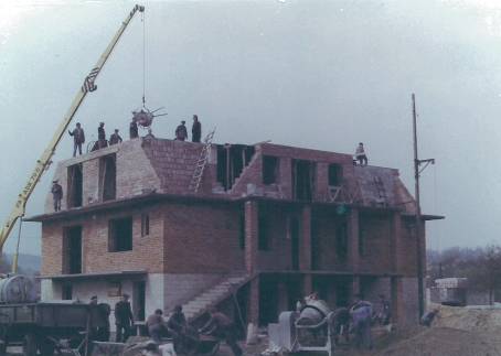 1990 rok - budowa kocioa.