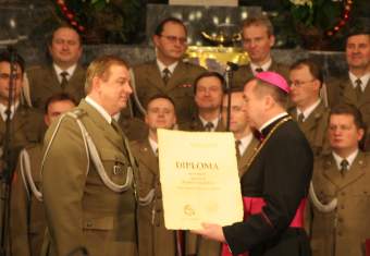 Dyplom Benemerenti Ordynariatu Polowego WP dla Muzeum Wojska Polskiego.