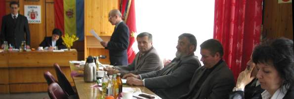 Przewodniczcy Komisji Rewizyjnej radny Franciszek Koszyk podczas zgaszania wniosku o udzielenie absolutorium Wjtowi Gminy Jerzemu Boniarzowi.