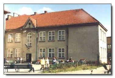 Budynek Zespołu Szkół w Żegocinie.