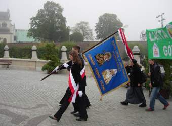 V PIELGRZYMKA SZKӣ IM. JANA PAWA II NA JASN GR