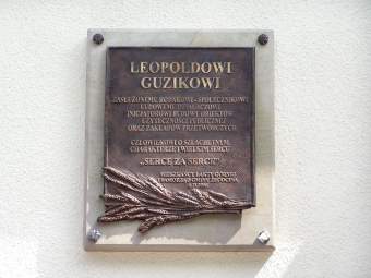 Uroczysto odsonicia tablicy pamitkowej Leopolda Guzika.
