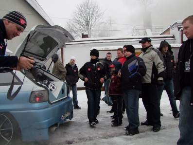 Mini Moto Orkiestra w centrum egociny.