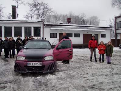 Mini Moto Orkiestra w centrum egociny.