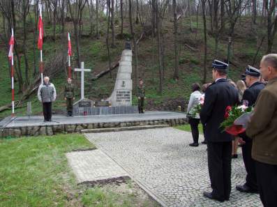 Uroczysto przy pomniku w egocinie - 15.04.2011.