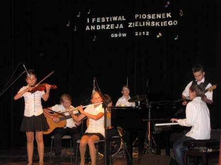 I. Festiwal Piosenek Andrzeja Zieliskiego. Foto.www.gdow.pl