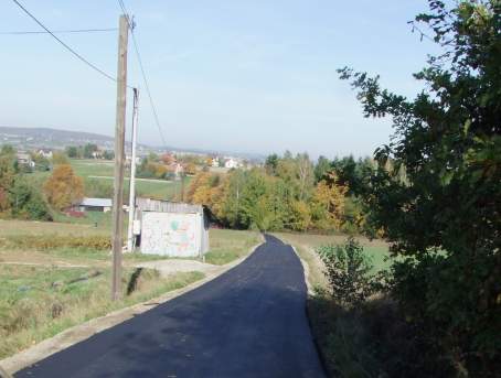 Nowy asfalt na drodze w kcie Grnej.