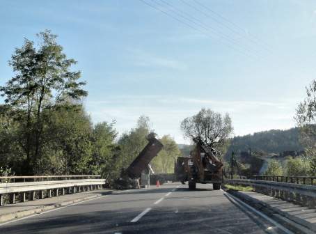 Remont nawierzchni i budowa chodnika przy drodze 965 w akcie Grne