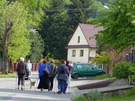  Zajcia sportowe - nordic walking do rdeka wody mineralnej.