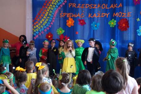 Inscenizacja "Calineczki" w wykonaniu przedszkolakw z kty Grnej.
