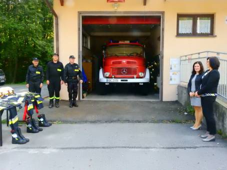 Przekazanie ubra ochronnych dla OSP w Rozdzielu - 29.09.2017 r.