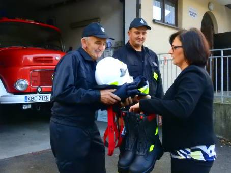 Przekazanie ubra ochronnych dla OSP w Rozdzielu - 29.09.2017 r.