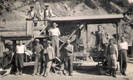 Pracownicy kamieniołomu w Żegocinie - lata 60-te.